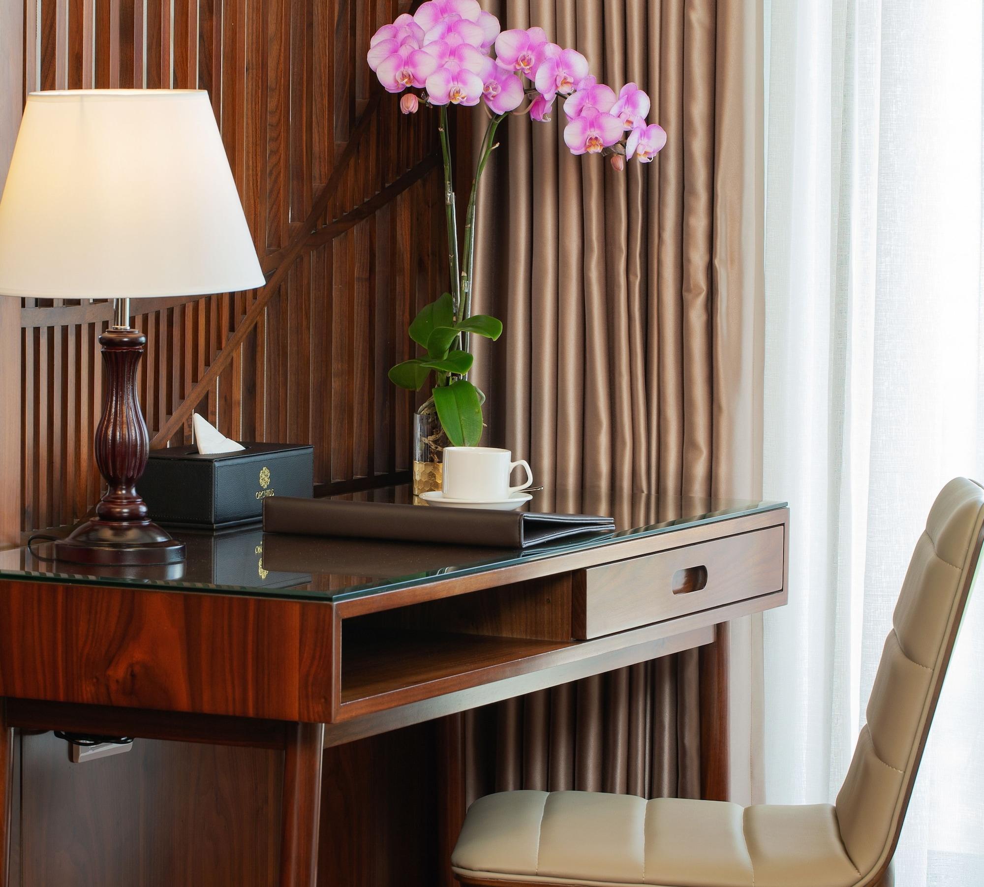 Orchids Saigon Hotel Хошимин Екстериор снимка