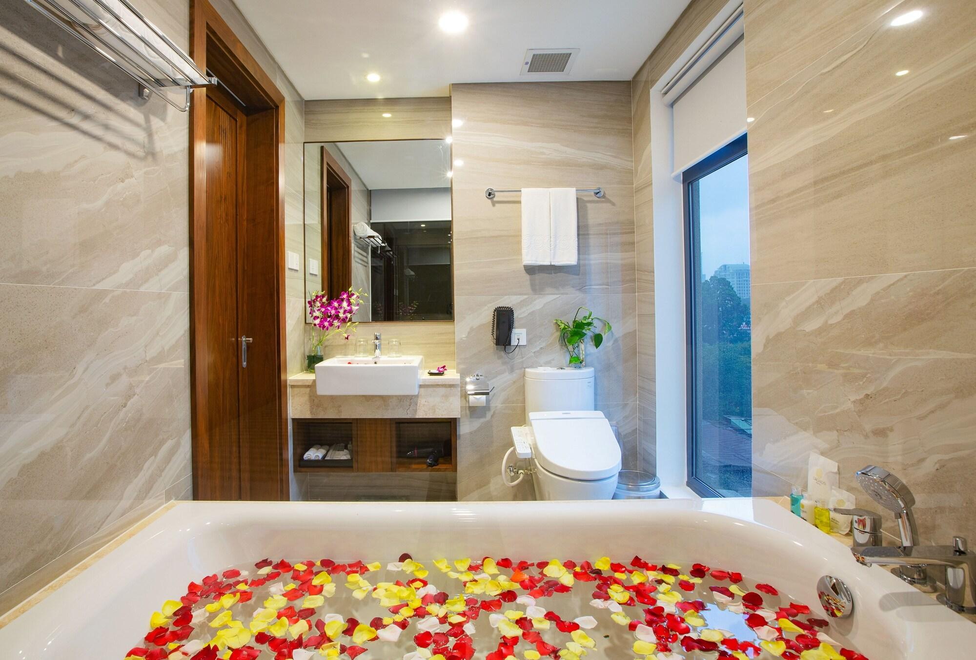 Orchids Saigon Hotel Хошимин Екстериор снимка