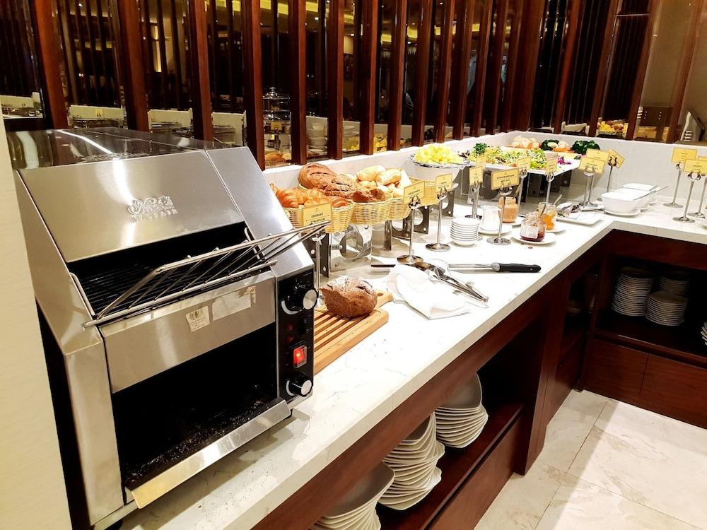 Orchids Saigon Hotel Хошимин Екстериор снимка