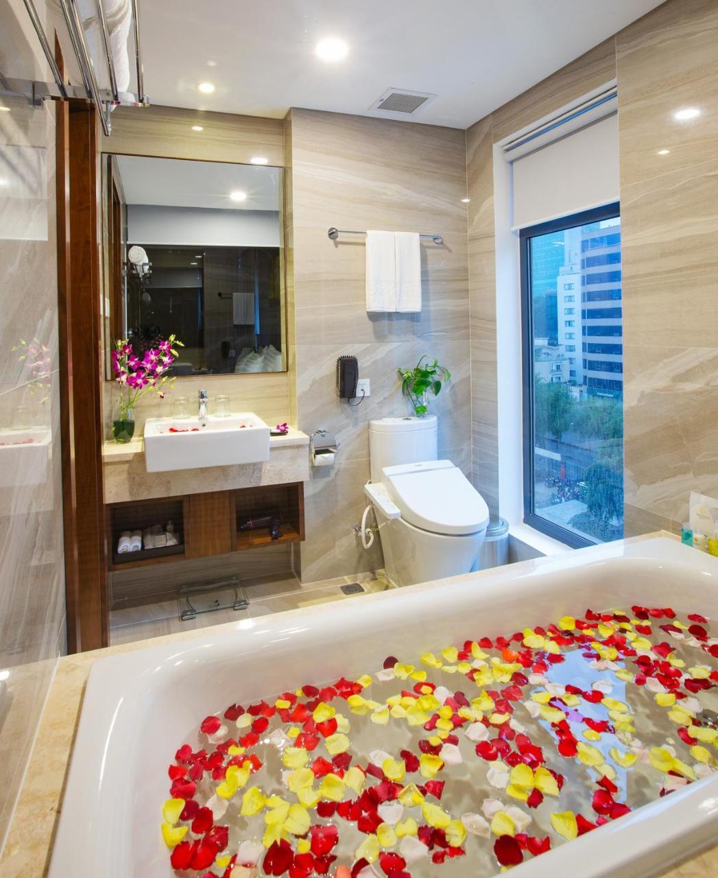 Orchids Saigon Hotel Хошимин Екстериор снимка