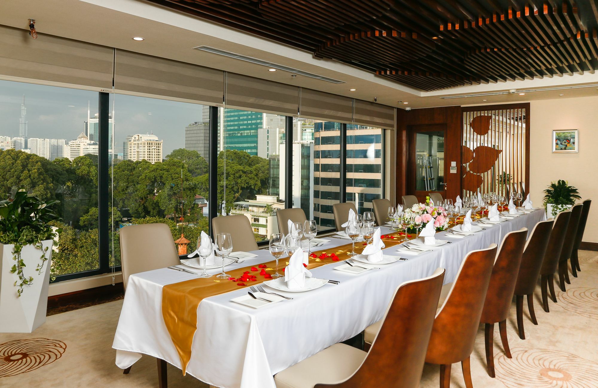 Orchids Saigon Hotel Хошимин Екстериор снимка
